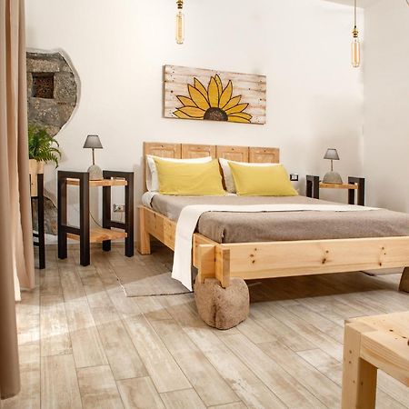 B&B Les Chambres Rooms & Suite サンタ・テレーザ・ガッルーラ エクステリア 写真