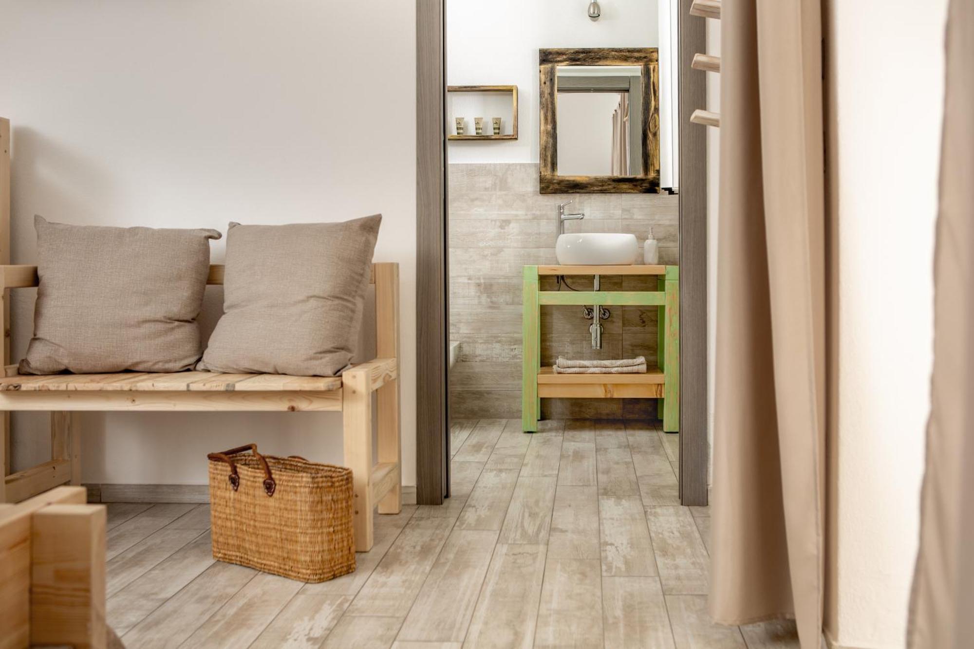 B&B Les Chambres Rooms & Suite サンタ・テレーザ・ガッルーラ エクステリア 写真
